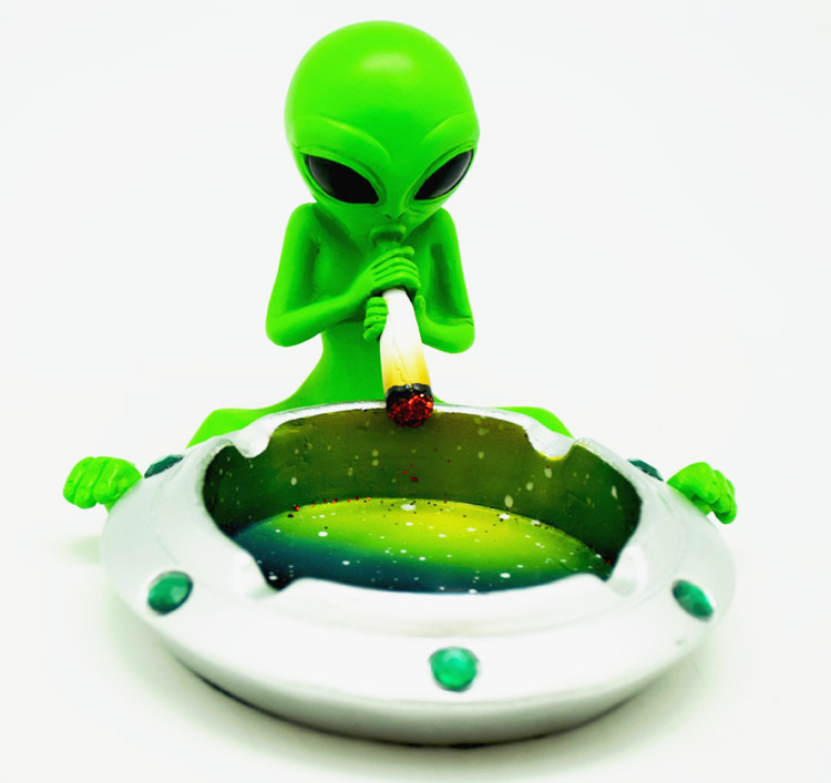 Fantasy Gifts - Token Alien on Spaceship Ashtray, Ashtrays, 3029